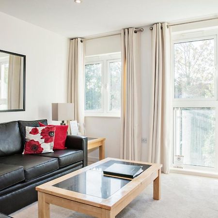 The Cedar Suite Woking Ngoại thất bức ảnh