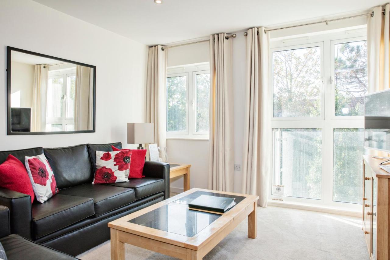 The Cedar Suite Woking Ngoại thất bức ảnh