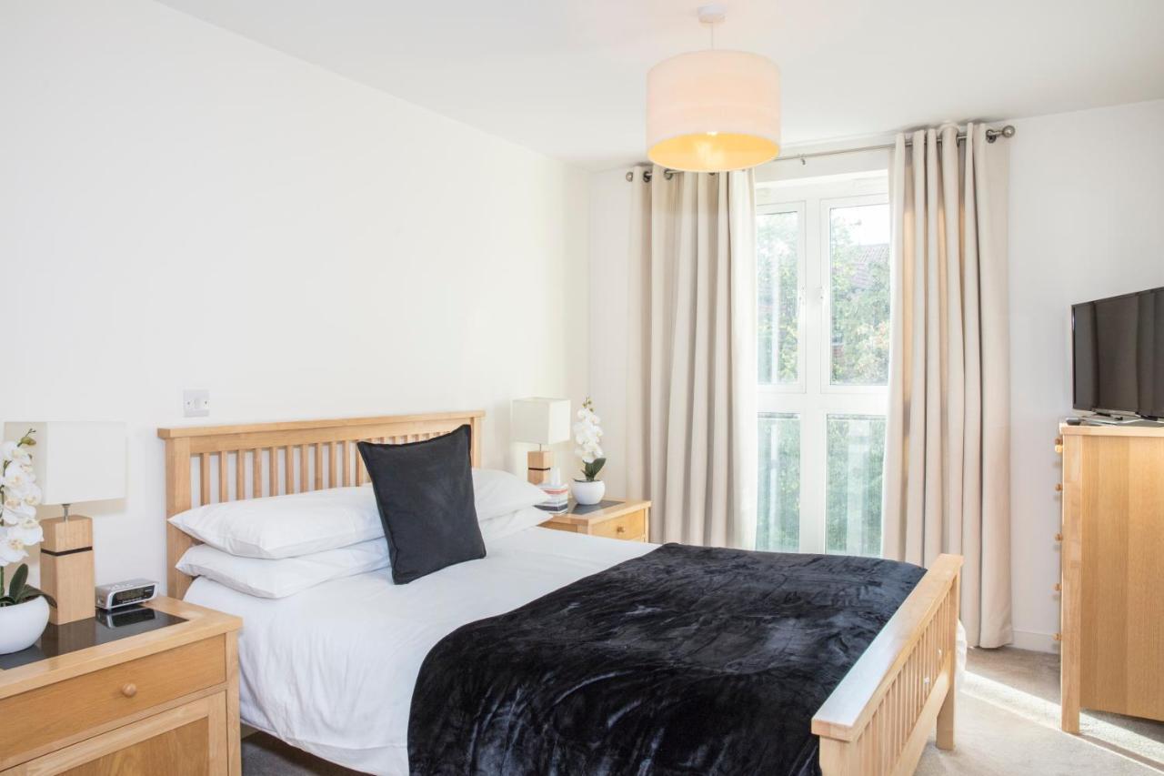 The Cedar Suite Woking Ngoại thất bức ảnh