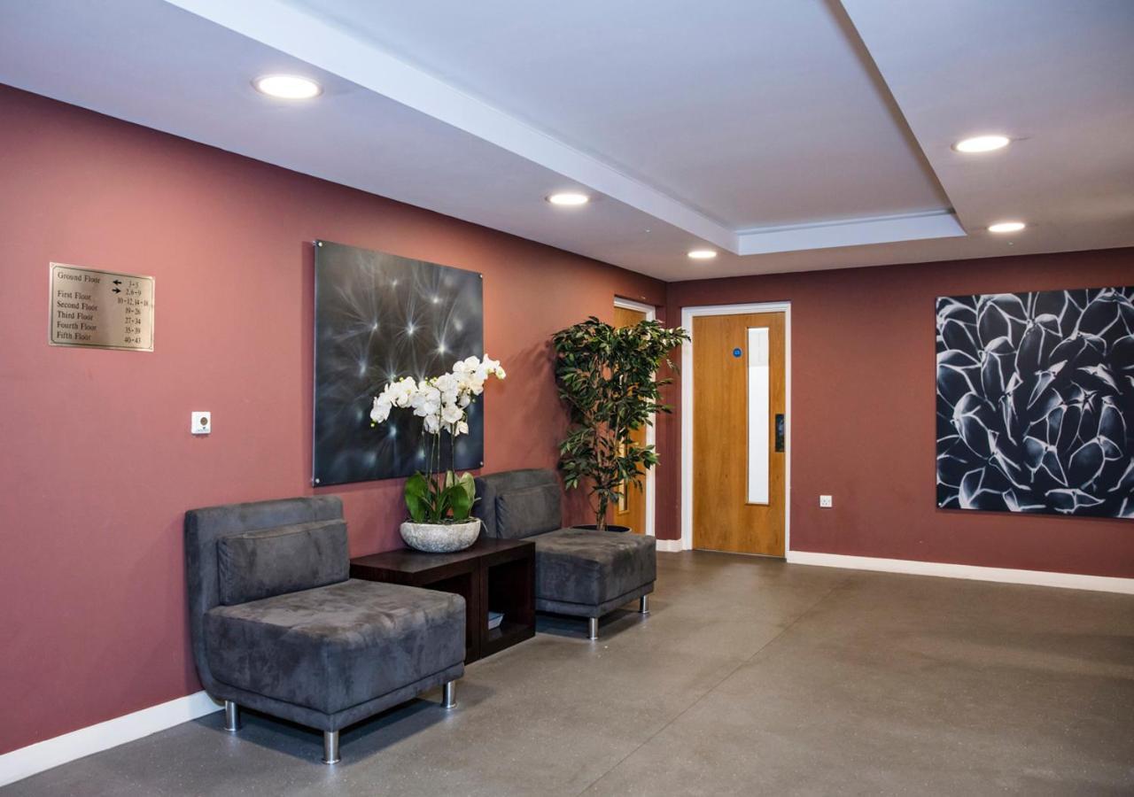 The Cedar Suite Woking Ngoại thất bức ảnh