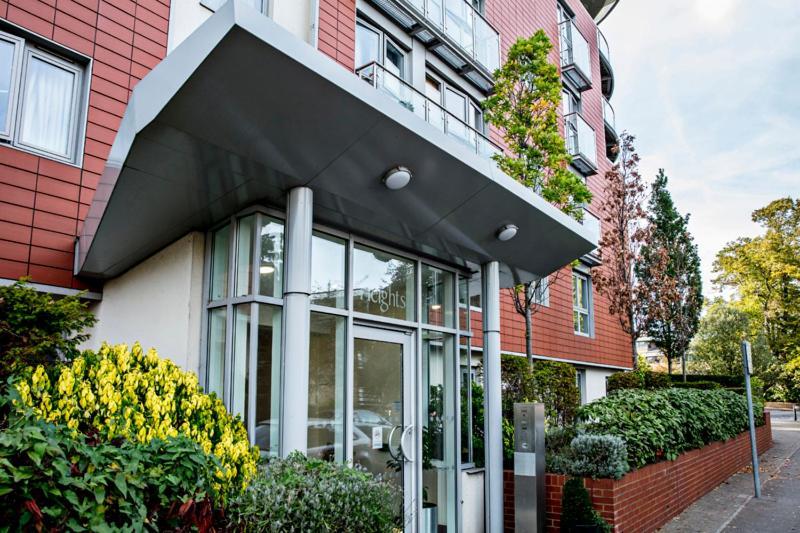 The Cedar Suite Woking Ngoại thất bức ảnh