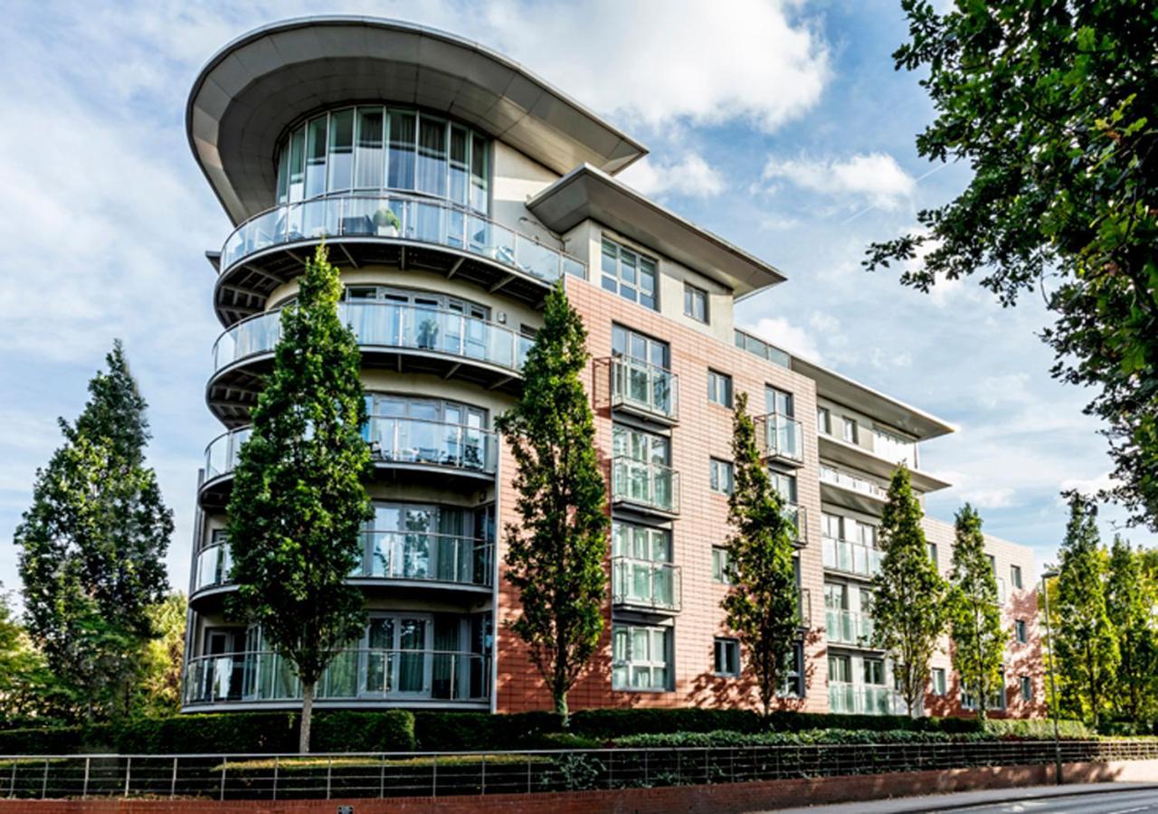The Cedar Suite Woking Ngoại thất bức ảnh