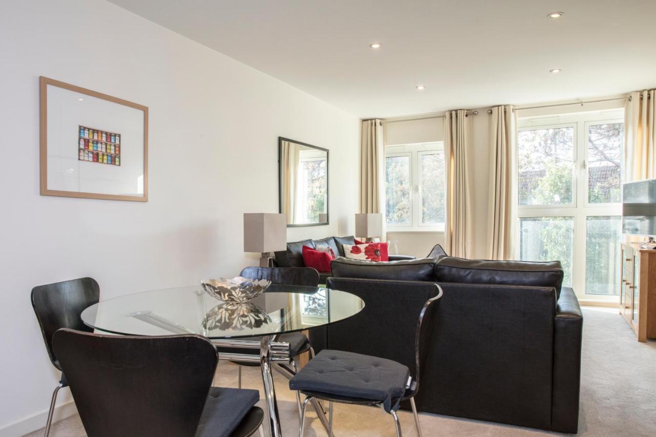The Cedar Suite Woking Ngoại thất bức ảnh